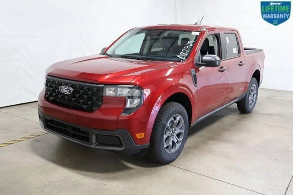 2025 Ford Maverick XLT photo 1