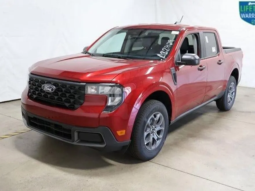 2025 Ford Maverick XLT photo 1