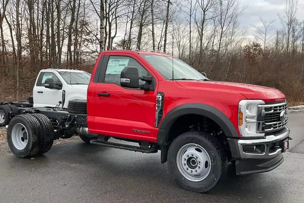 2024 Ford F-600 photo 1