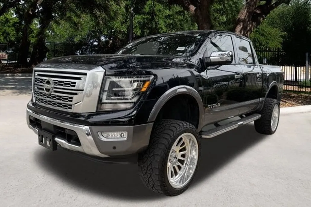 2022 Nissan Titan Platinum Reserve photo 1