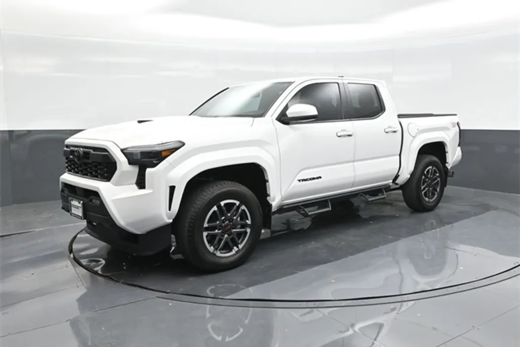 2024 Toyota Tacoma TRD Sport photo 1