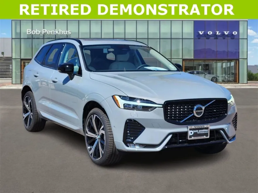 2025 Volvo XC60 B5 Hybrid photo 1