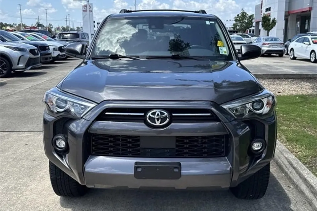2022 Toyota 4Runner SR5 photo 1