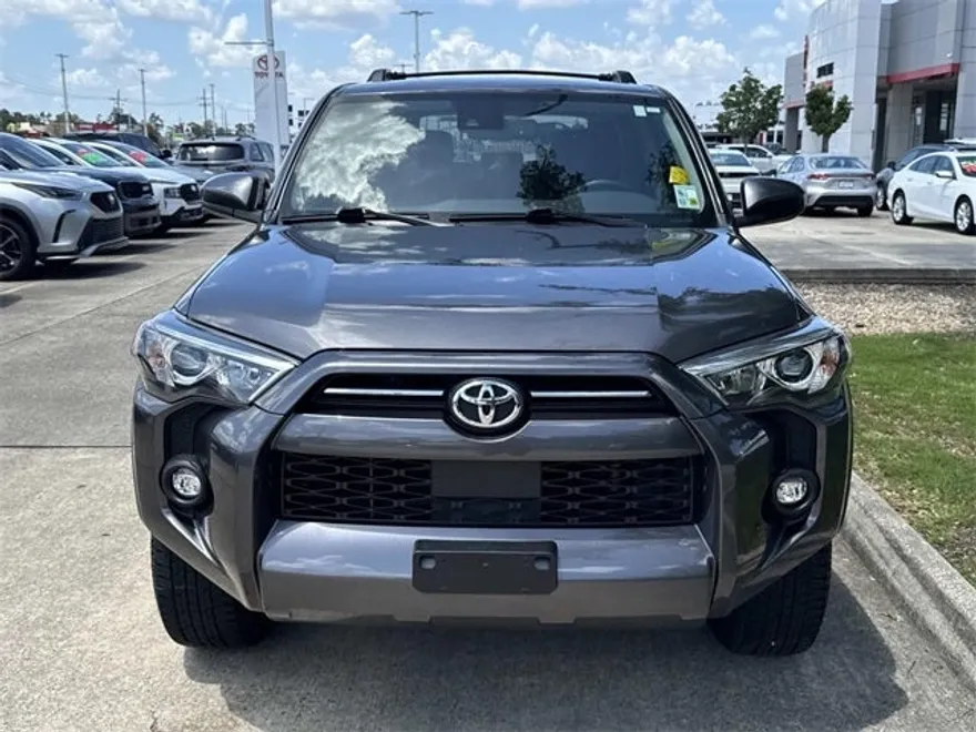 2022 Toyota 4Runner SR5 photo 1