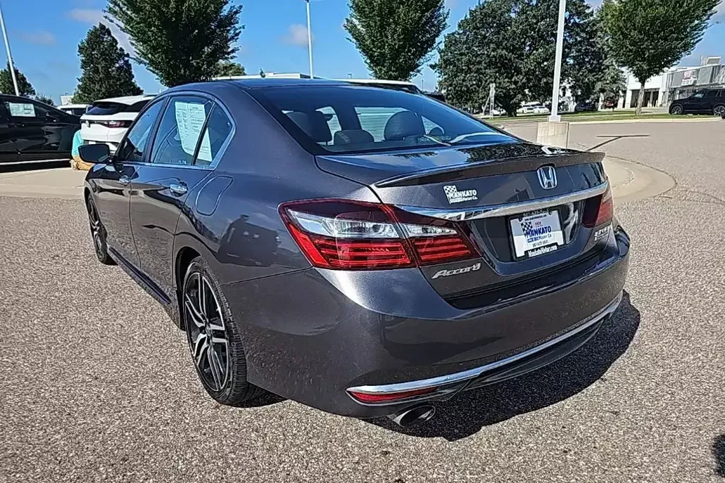 2017 Honda Accord Sport SE photo 1