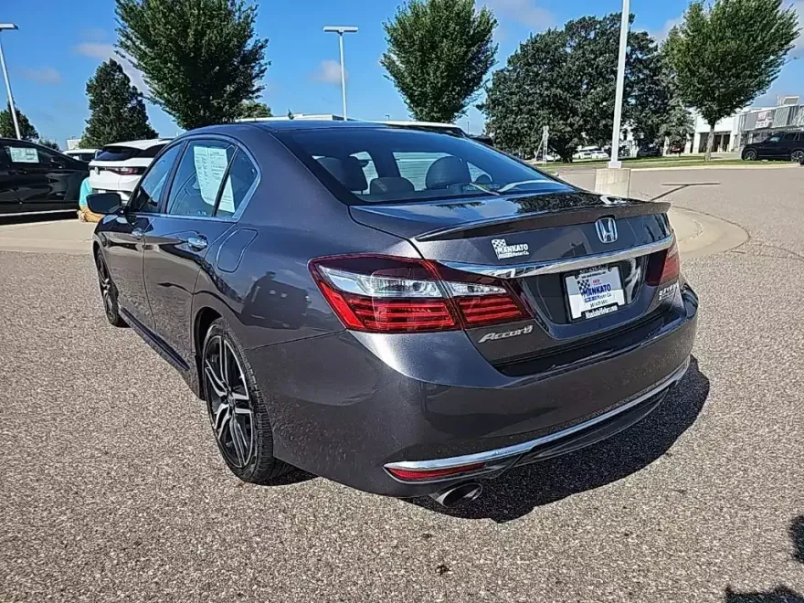 2017 Honda Accord Sport SE photo 1