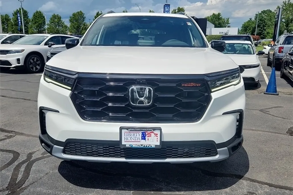 2025 Honda Pilot TrailSport photo 1