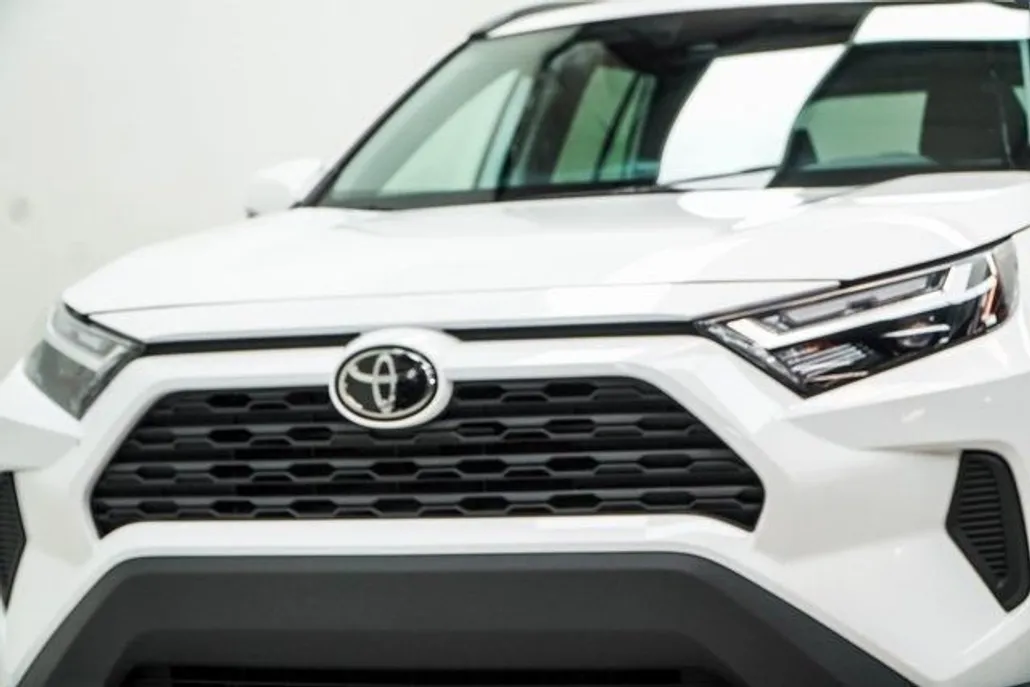 2024 Toyota RAV4 XLE photo 1