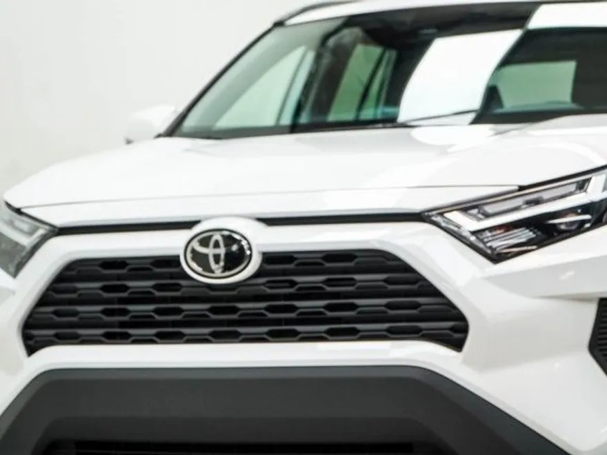2024 Toyota RAV4 XLE photo 1