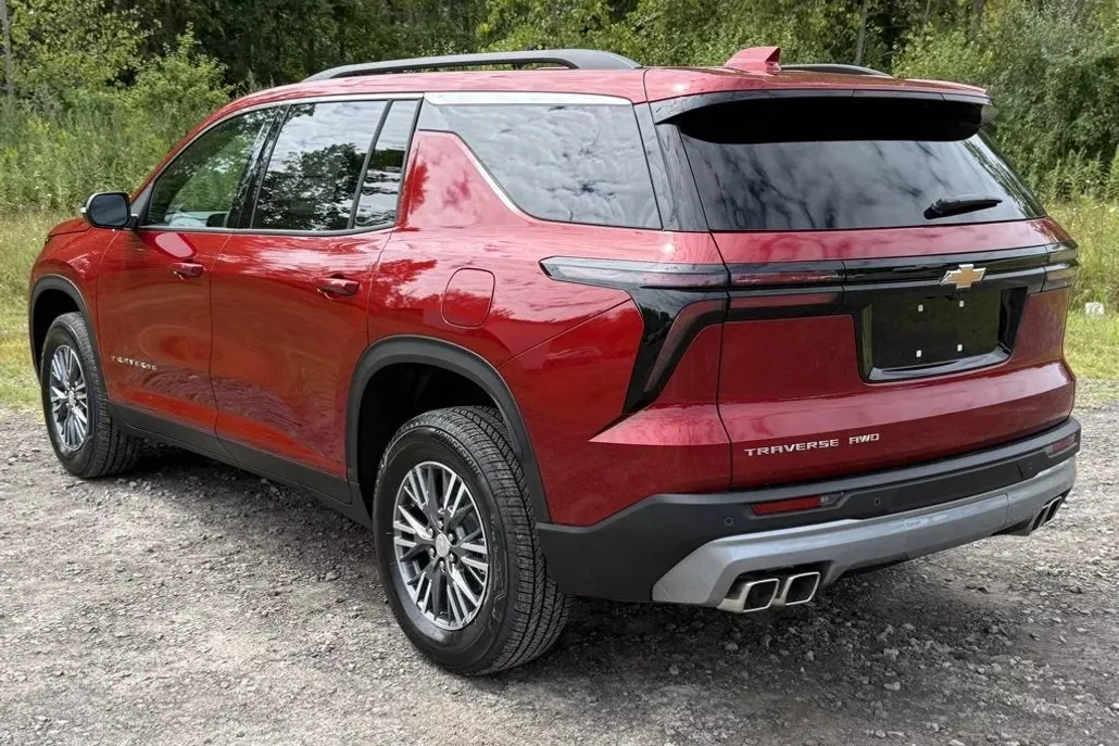 2026 Chevrolet Traverse photo 1