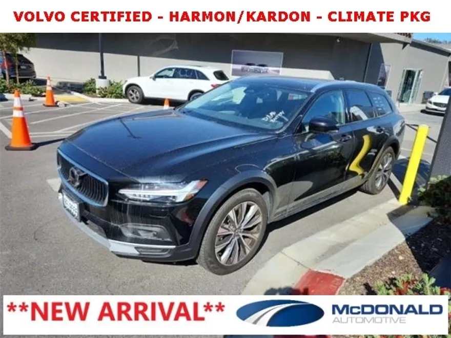 2023 Volvo V90 Cross Country B6 AWD Plus photo 1