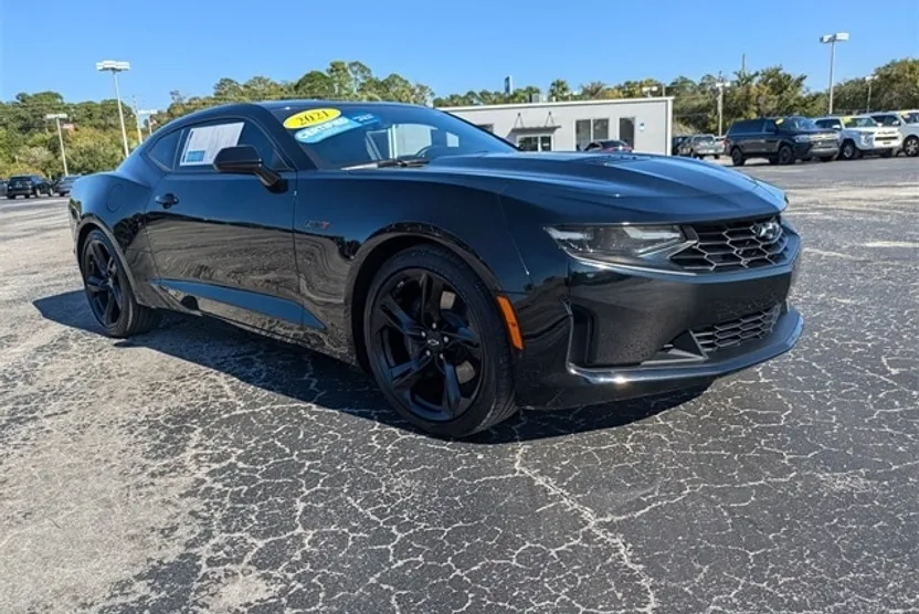 2021 Chevrolet Camaro LT1 photo 1