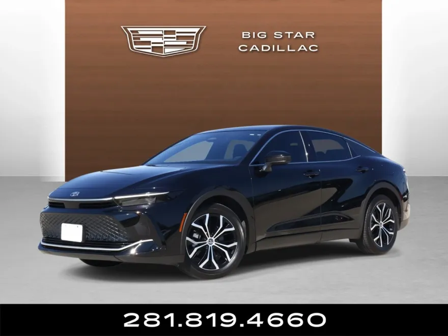 2024 Toyota Crown XLE photo 1