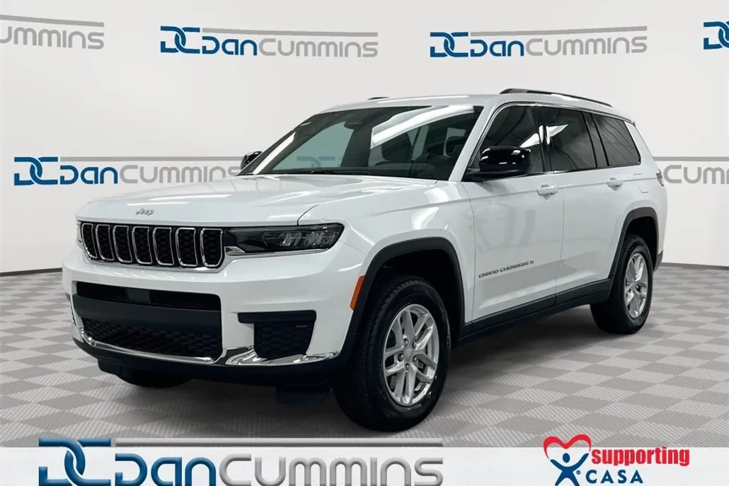 2025 Jeep Grand Cherokee Laredo photo 1