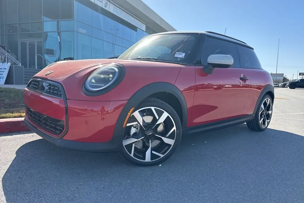 2025 Mini Cooper Signature photo 1