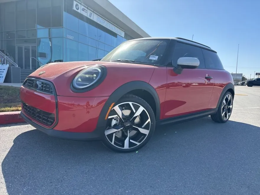 2025 Mini Cooper Signature photo 1