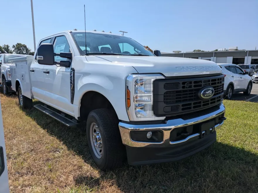2025 Ford F-250 XL photo 1