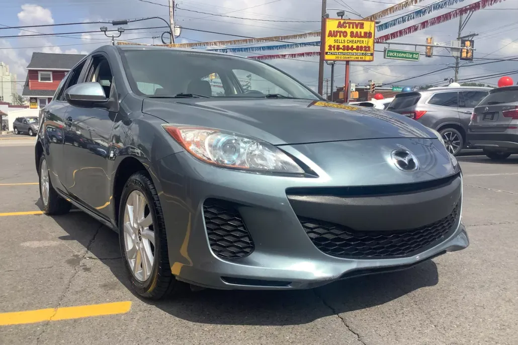 2013 Mazda Mazda3 Touring photo 1