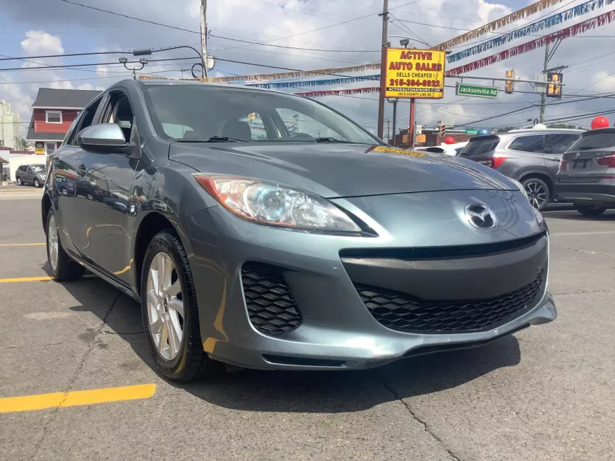 2013 Mazda Mazda3 Touring photo 1