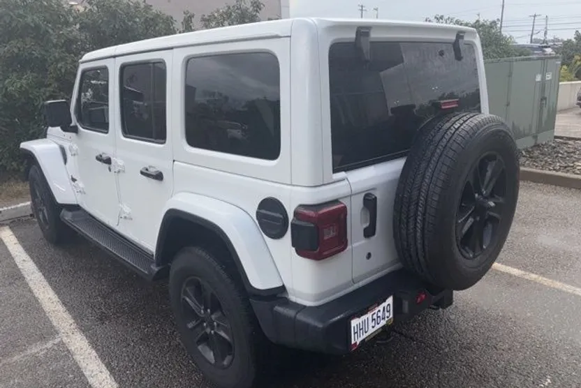 2020 Jeep Wrangler Unlimited Sahara photo 1