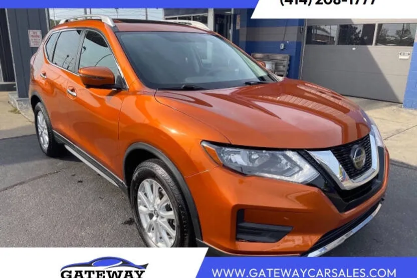 2018 Nissan Rogue SV photo 1