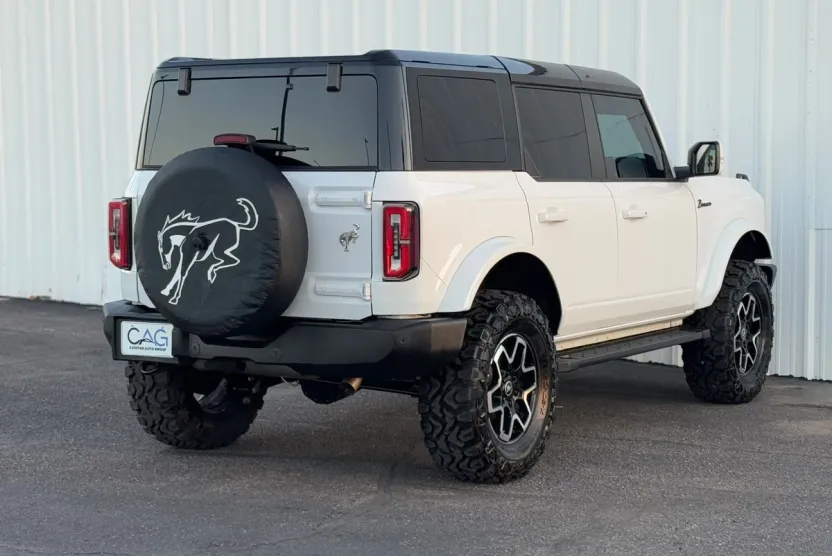 2024 Ford Bronco Outer Banks photo 1