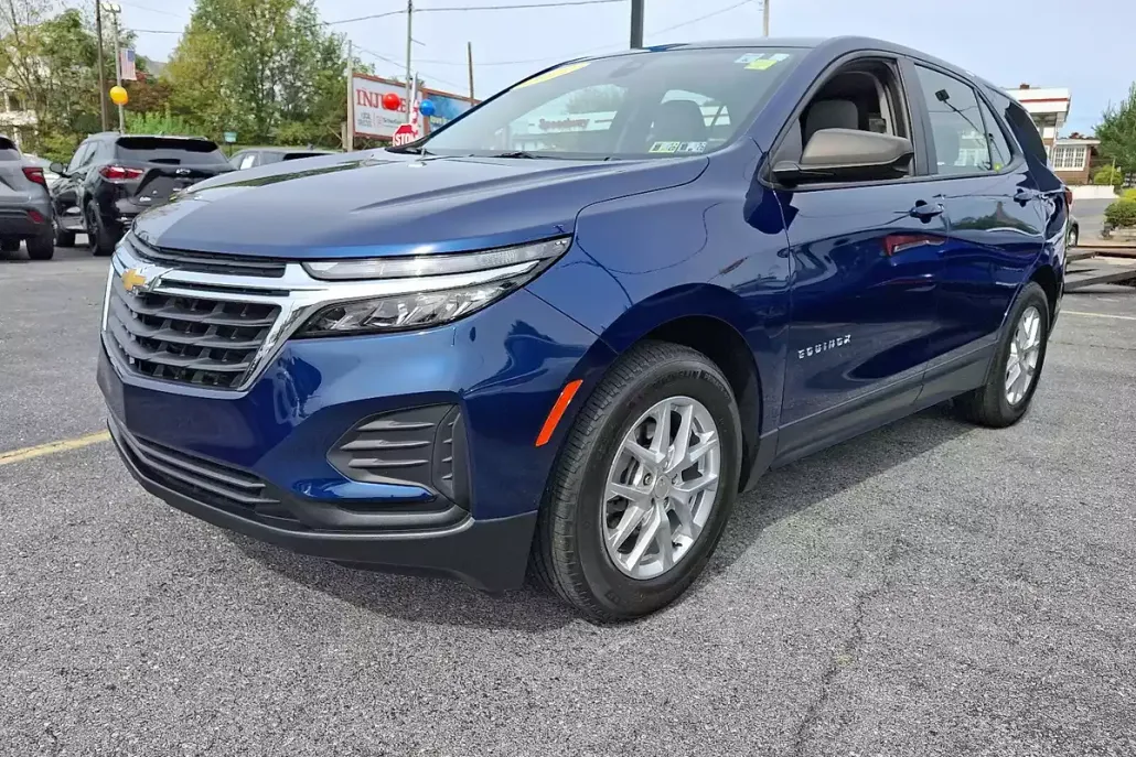 2022 Chevrolet Equinox LS photo 1