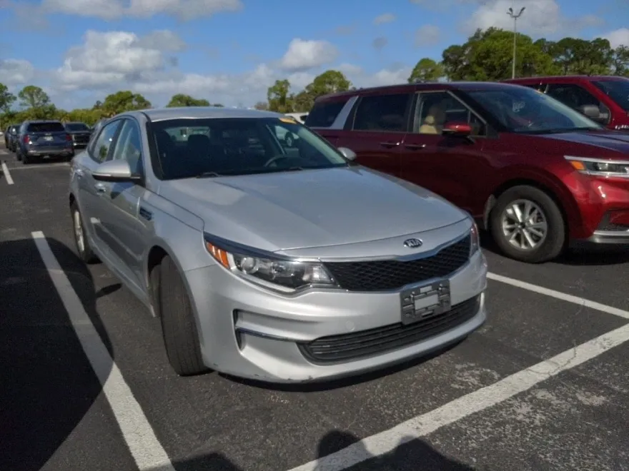 2016 Kia Optima LX photo 1