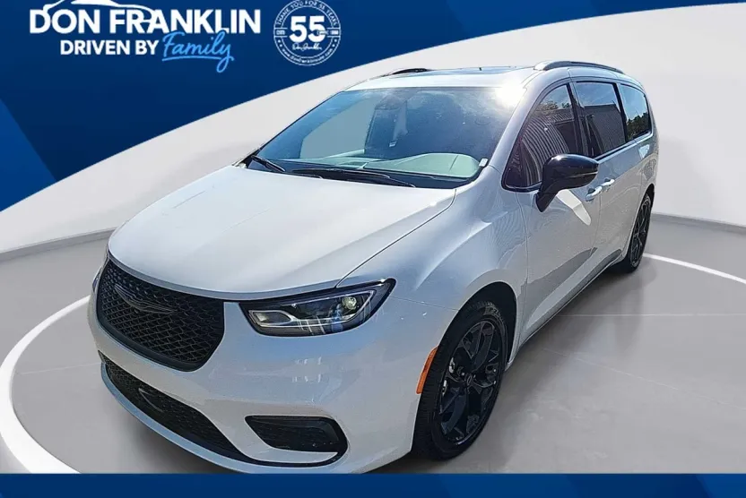 2026 Chrysler Pacifica Limited photo 1