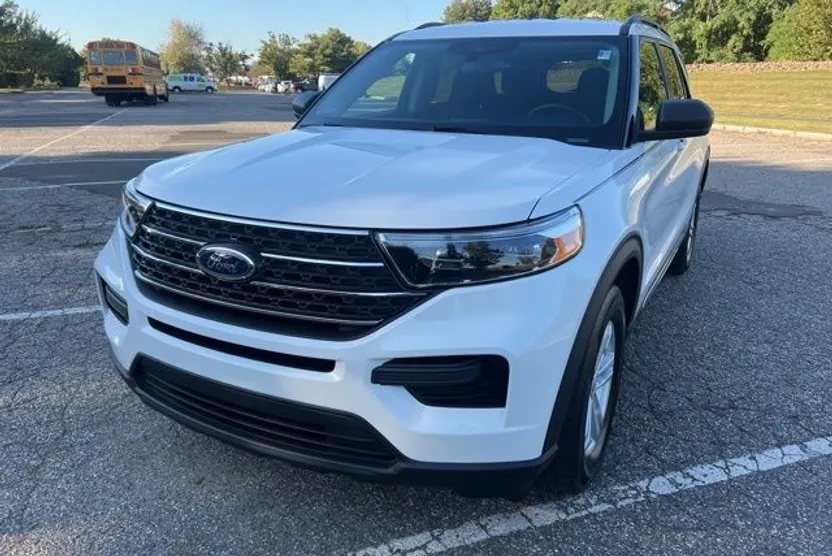 2022 Ford Explorer XLT photo 1