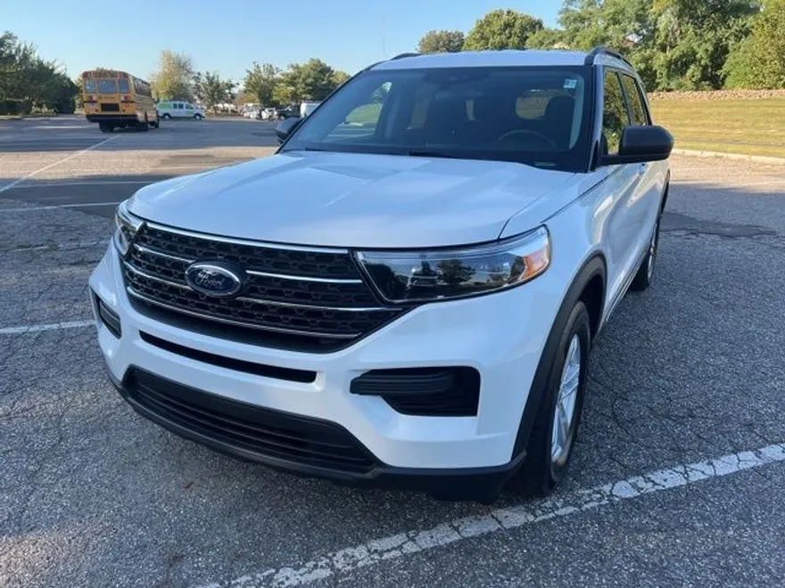 2022 Ford Explorer XLT photo 1