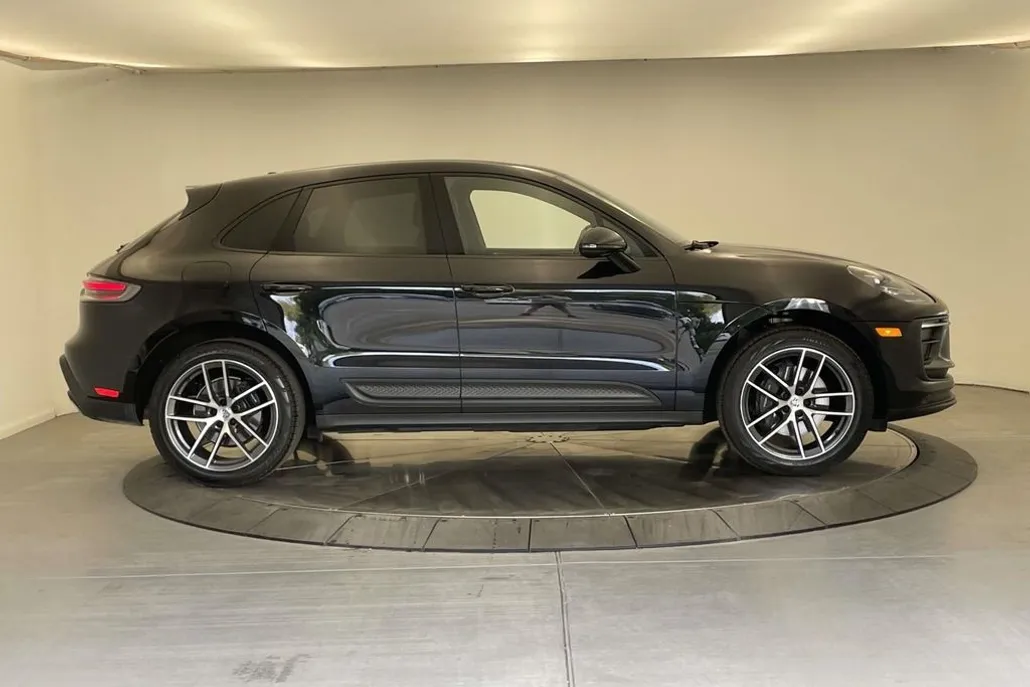 2024 Porsche Macan T photo 1