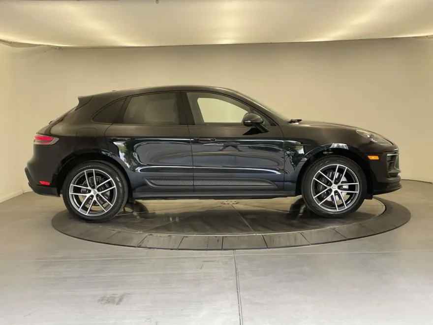 2024 Porsche Macan T photo 1