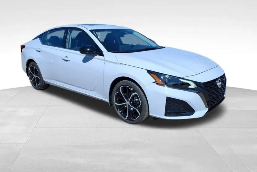 2025 Nissan Altima 2.5 SR photo 1