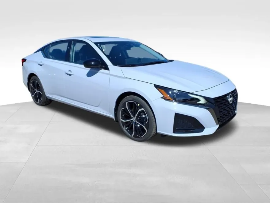 2025 Nissan Altima 2.5 SR photo 1