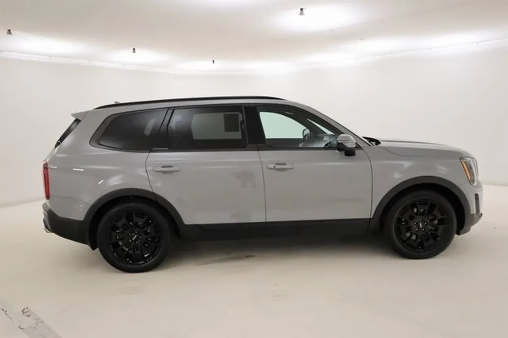 2022 Kia Telluride SX photo 1