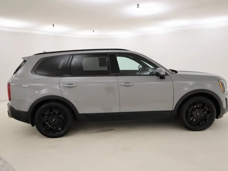 2022 Kia Telluride SX photo 1