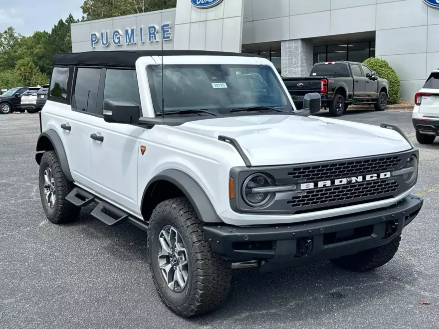 2024 Ford Bronco Badlands photo 1