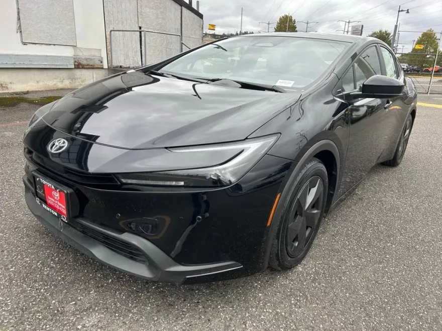 2024 Toyota Prius LE photo 1