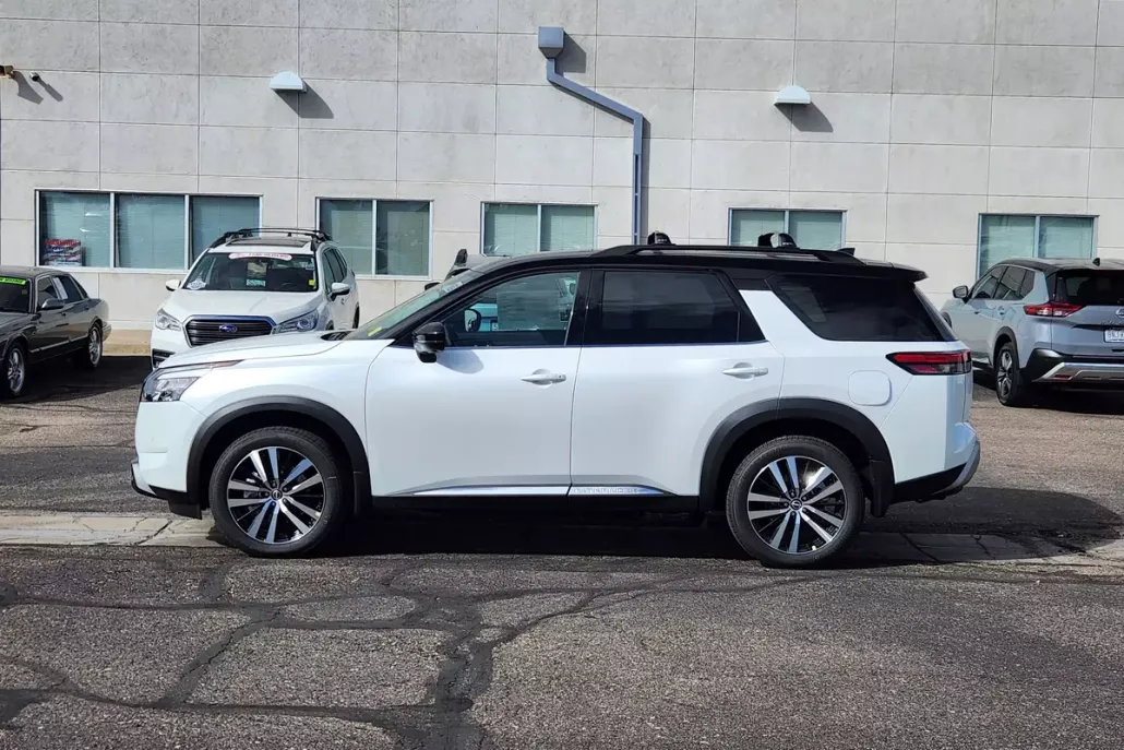 2025 Nissan Pathfinder Platinum photo 1