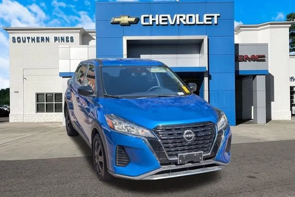 2022 Nissan Kicks S photo 1