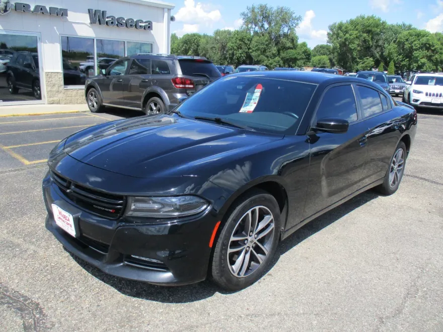 2019 Dodge Charger SXT photo 1