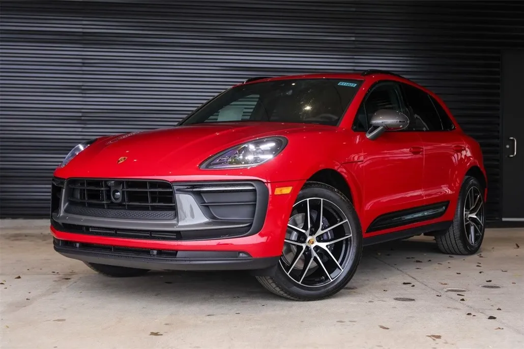 2025 Porsche Macan T photo 1