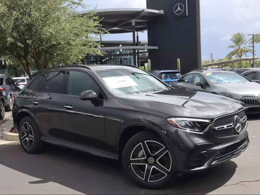 2025 Mercedes Benz GLC 300 4MATIC photo 1