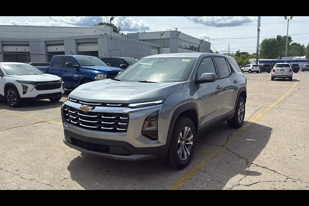 2026 Chevrolet Equinox LT photo 1