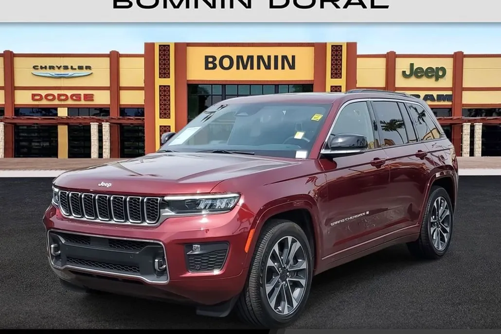 2024 Jeep Grand Cherokee Overland photo 1