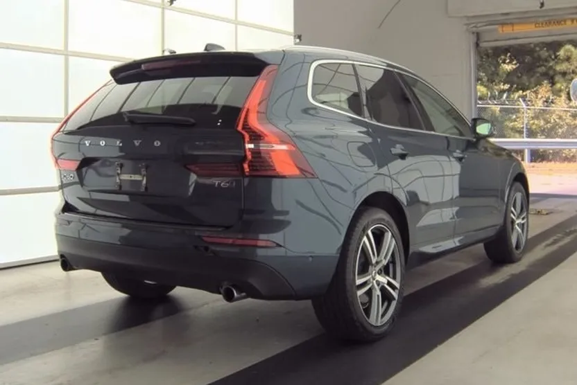 2019 Volvo XC60 T6 Momentum photo 1