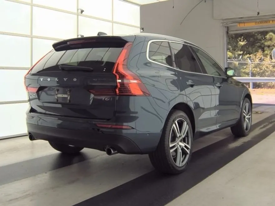 2019 Volvo XC60 T6 Momentum photo 1
