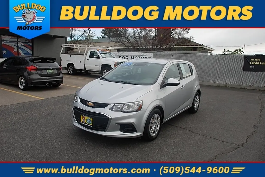 2020 Chevrolet Sonic LT photo 1