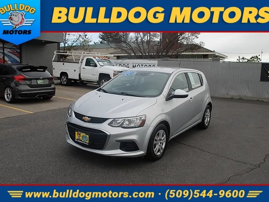 2020 Chevrolet Sonic LT photo 1